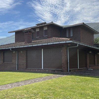 Chalet independiente con piscina privada en Islares
