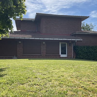 Chalet independiente con piscina privada en Islares