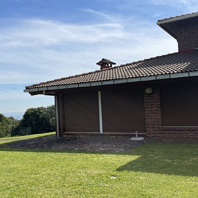 Chalet independiente con piscina privada en Islares