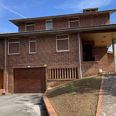 Chalet independiente con piscina privada en Islares