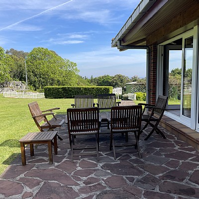 Chalet independiente con piscina privada en Islares