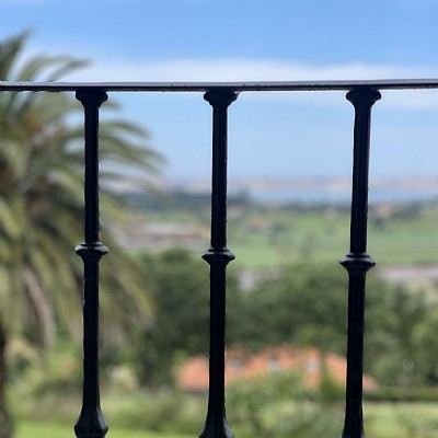 Chalet independiente con una parcela de 5000 metros, y unas impresionantes vistas a la bahia de Santander