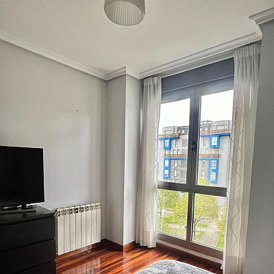 Piso de 2 hab, 2 baños con garaje y trastero a estrenar