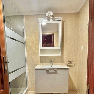 Piso de 2 hab, 2 baños con garaje y trastero a estrenar