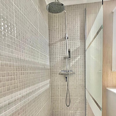 Piso de 2 hab, 2 baños con garaje y trastero a estrenar