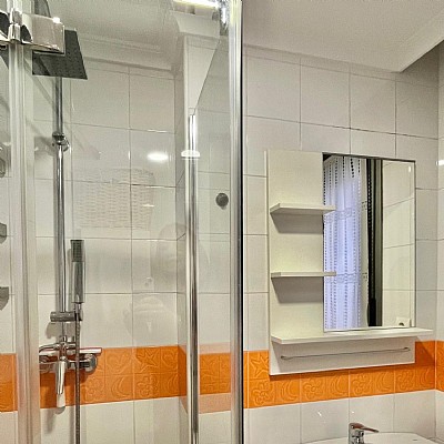 Piso de 2 hab, 2 baños con garaje y trastero a estrenar