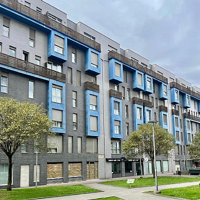 Piso de 2 hab, 2 baños con garaje y trastero a estrenar