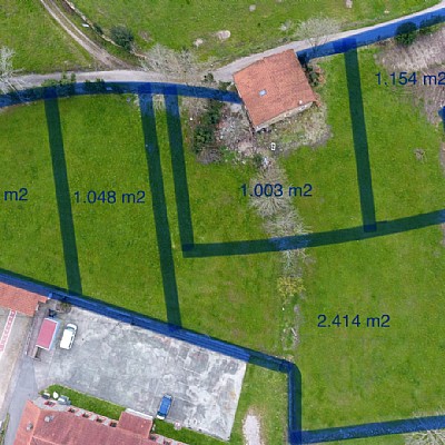 Terreno urbano y llano para construir dos viviendas unifamiliares