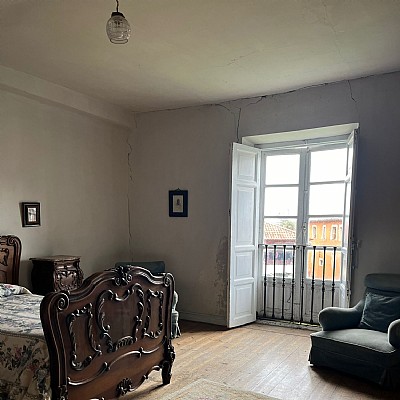 Conjunto de casas señoriales con finca urbana segregable y posibilidad de construir  