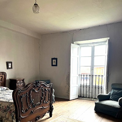 Conjunto de casas señoriales con finca urbana segregable y posibilidad de construir  