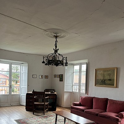 Conjunto de casas señoriales con finca urbana segregable y posibilidad de construir  