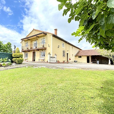 Chalet independiente con garaje y gran parcela en perfecto estado para entrar a vivir