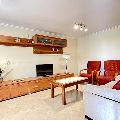 Chalet independiente con garaje y gran parcela en perfecto estado para entrar a vivir