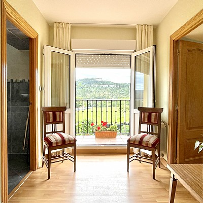 Chalet independiente con garaje y gran parcela en perfecto estado para entrar a vivir