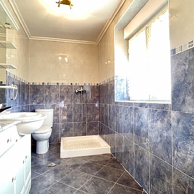 Chalet independiente con garaje y gran parcela en perfecto estado para entrar a vivir