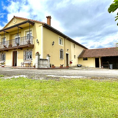 Chalet independiente con garaje y gran parcela en perfecto estado para entrar a vivir