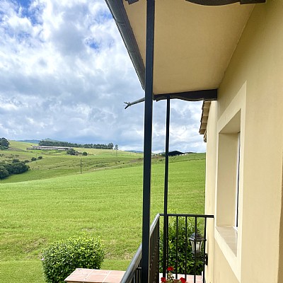 Chalet independiente con garaje y gran parcela en perfecto estado para entrar a vivir