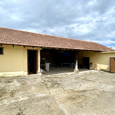 Chalet independiente con garaje y gran parcela en perfecto estado para entrar a vivir