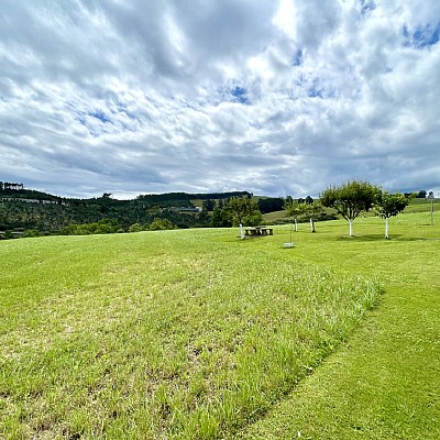 Chalet independiente con garaje y gran parcela en perfecto estado para entrar a vivir