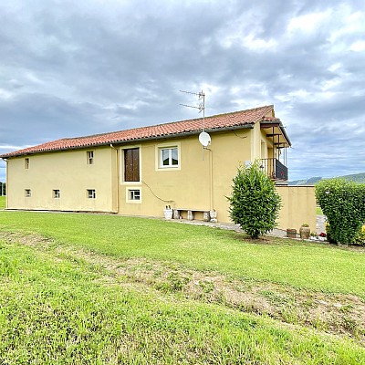 Chalet independiente con garaje y gran parcela en perfecto estado para entrar a vivir