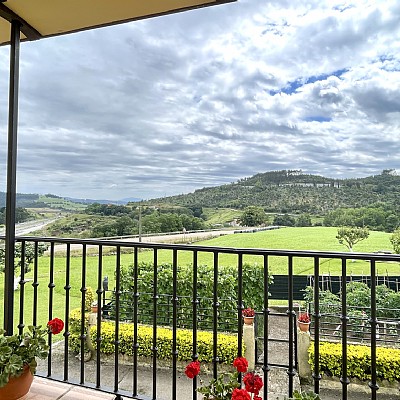 Chalet independiente con garaje y gran parcela en perfecto estado para entrar a vivir