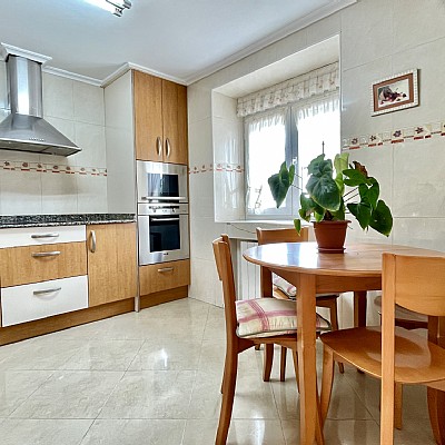 Chalet independiente con garaje y gran parcela en perfecto estado para entrar a vivir