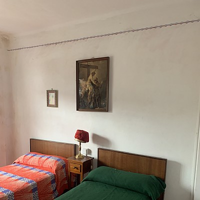 Casa indiviual de dos plantas con jardín en Barreda