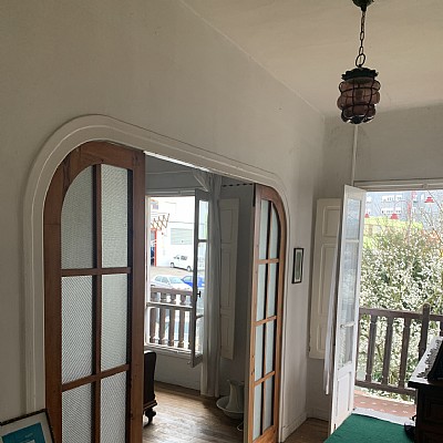 Casa indiviual de dos plantas con jardín en Barreda