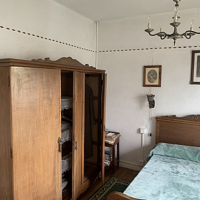 Casa indiviual de dos plantas con jardín en Barreda