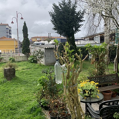 Casa indiviual de dos plantas con jardín en Barreda