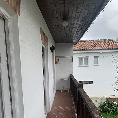 Casa indiviual de dos plantas con jardín en Barreda