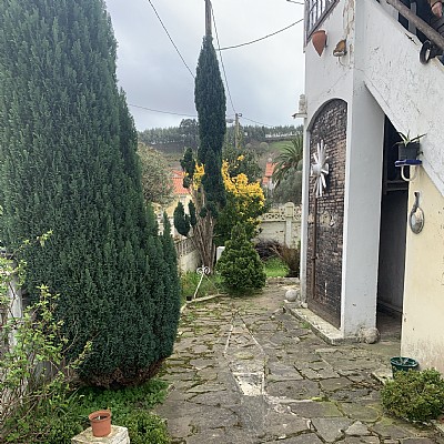 Casa indiviual de dos plantas con jardín en Barreda
