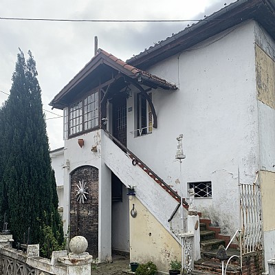 Casa indiviual de dos plantas con jardín en Barreda