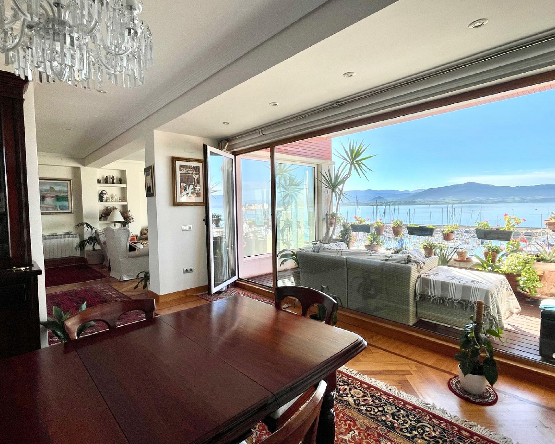 Vivienda de 200 metros, 4 hab y 3 baños y con terraza a la bahia de Santander