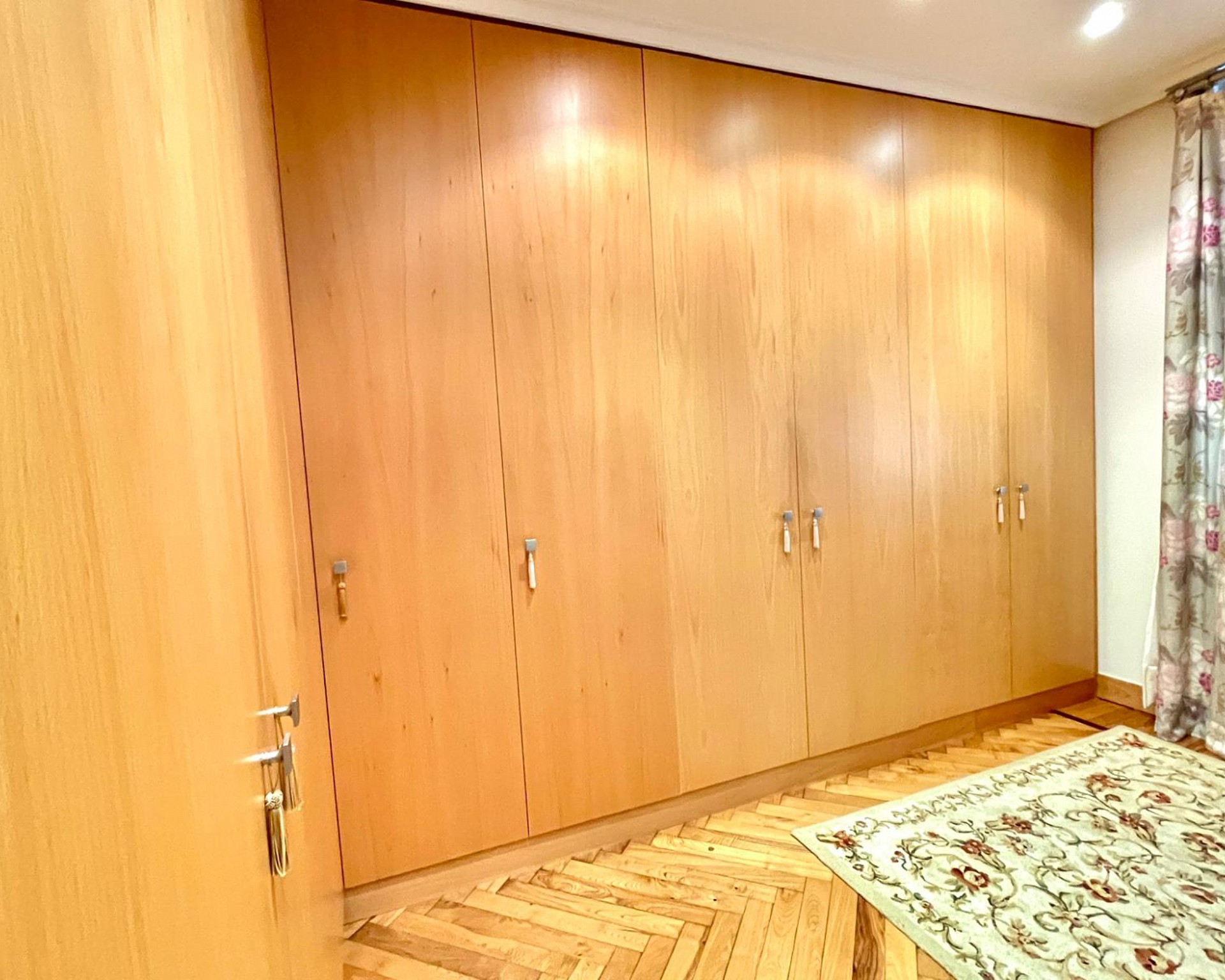 Vivienda de 200 metros, 4 hab y 3 baños y con terraza a la bahia de Santander