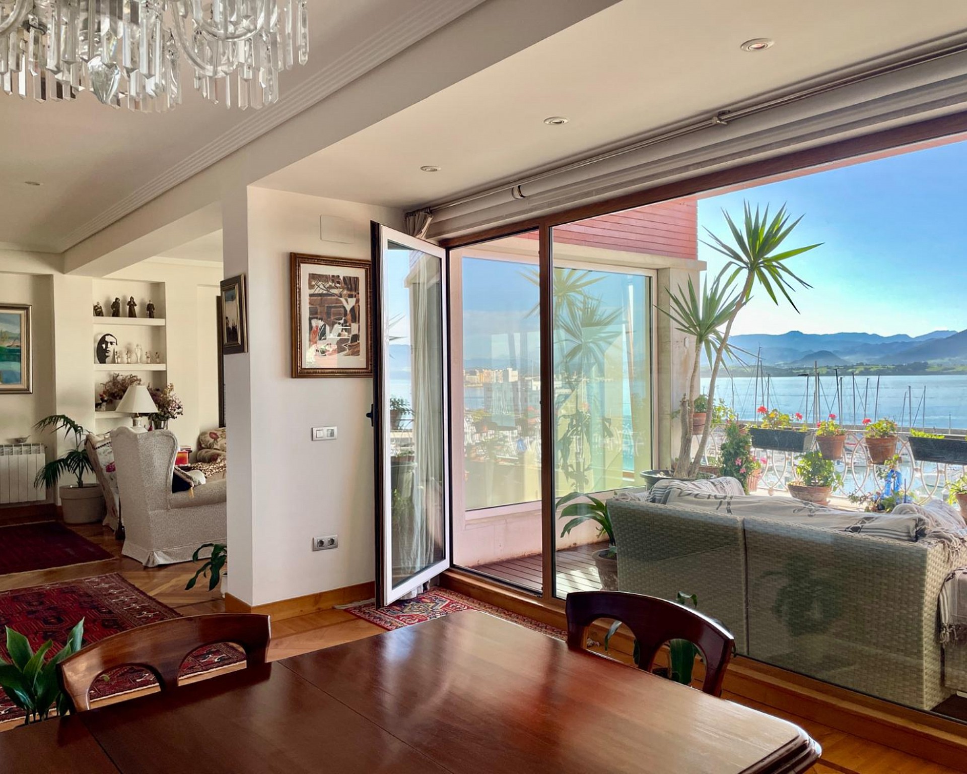 Vivienda de 200 metros, 4 hab y 3 baños y con terraza a la bahia de Santander