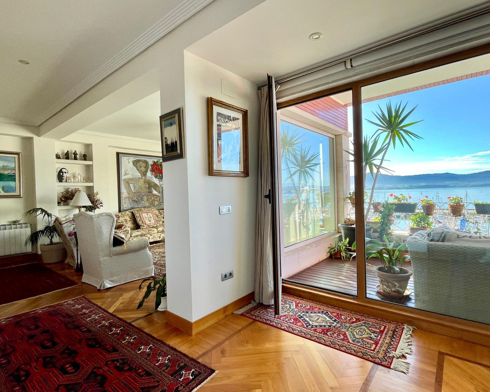 Vivienda de 200 metros, 4 hab y 3 baños y con terraza a la bahia de Santander