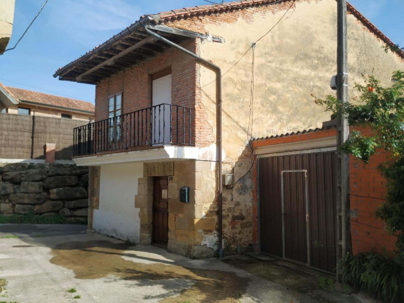 CASA PARA REFORMAR CON JARDIN, GARAJE, CUADRA Y PAJAR