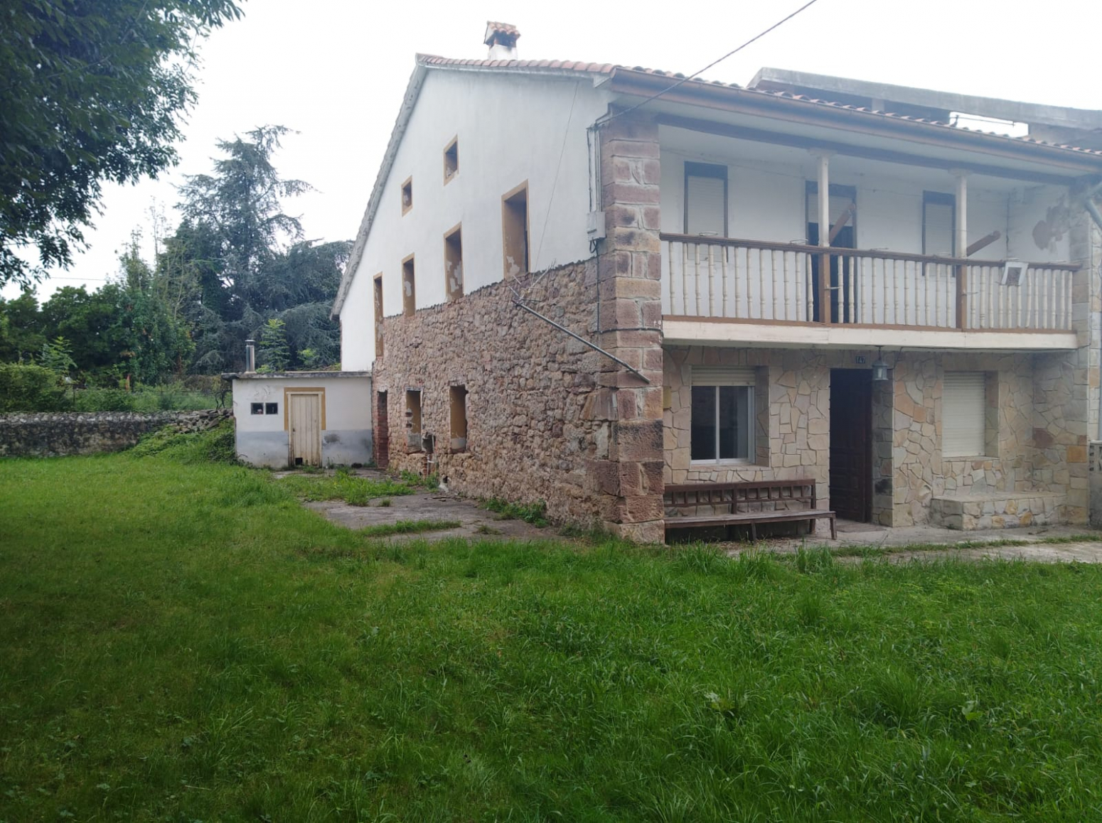 CASA CON JARDIN EN SANTA MARIA DE CAYON