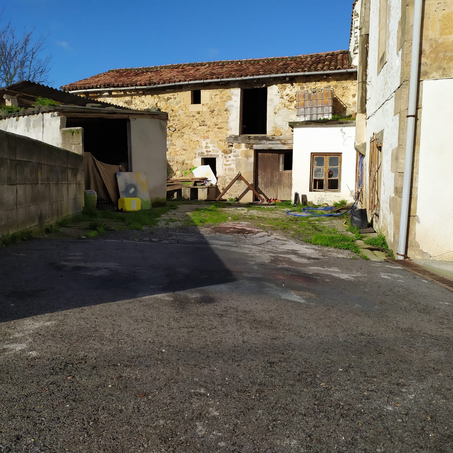 CASA  INDEPENDIENTE EN SARO