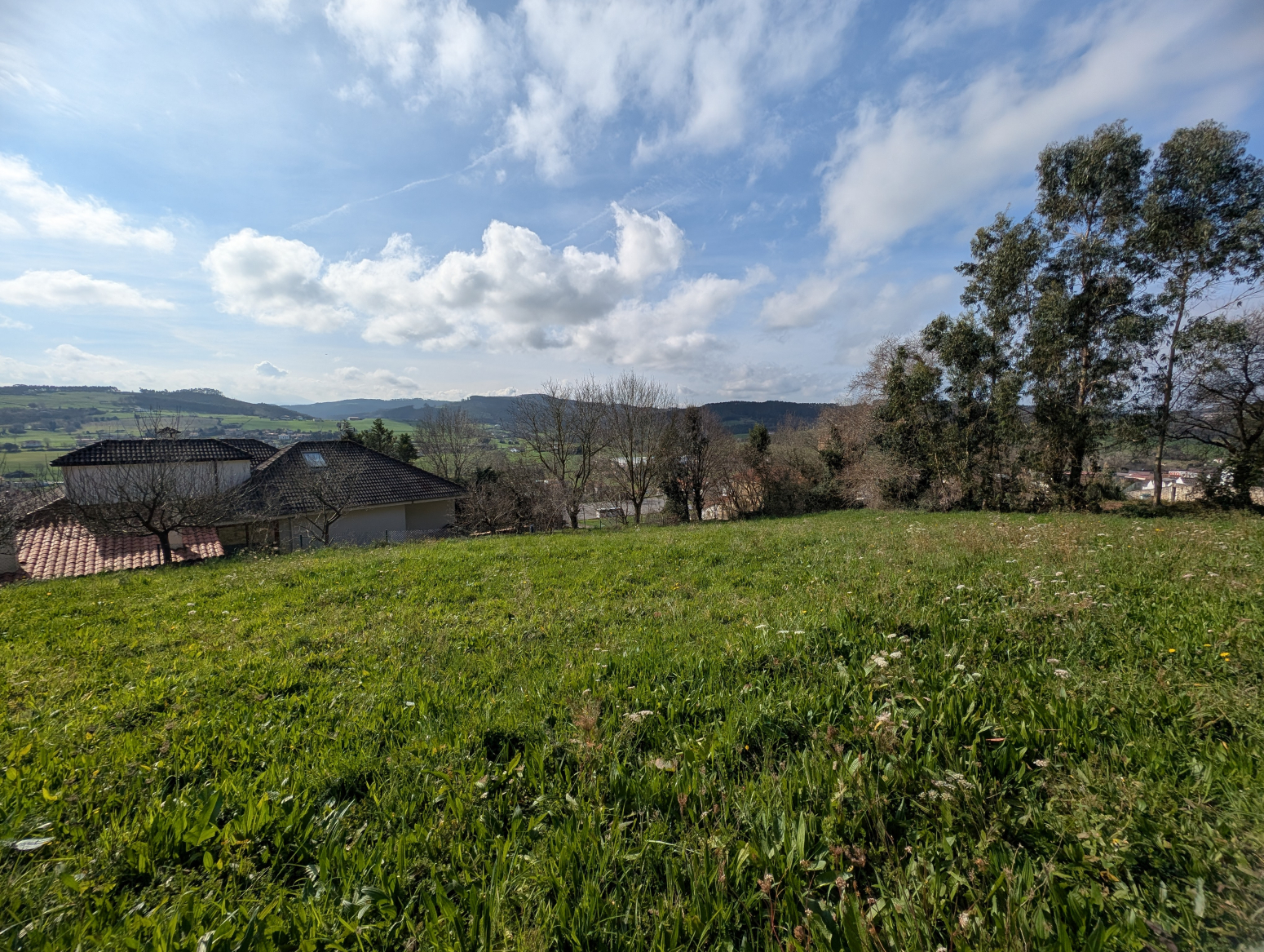 Terreno en Meruelo, Cantabria - ¡Construye tu hogar de ensueño con vistas panorámicas!