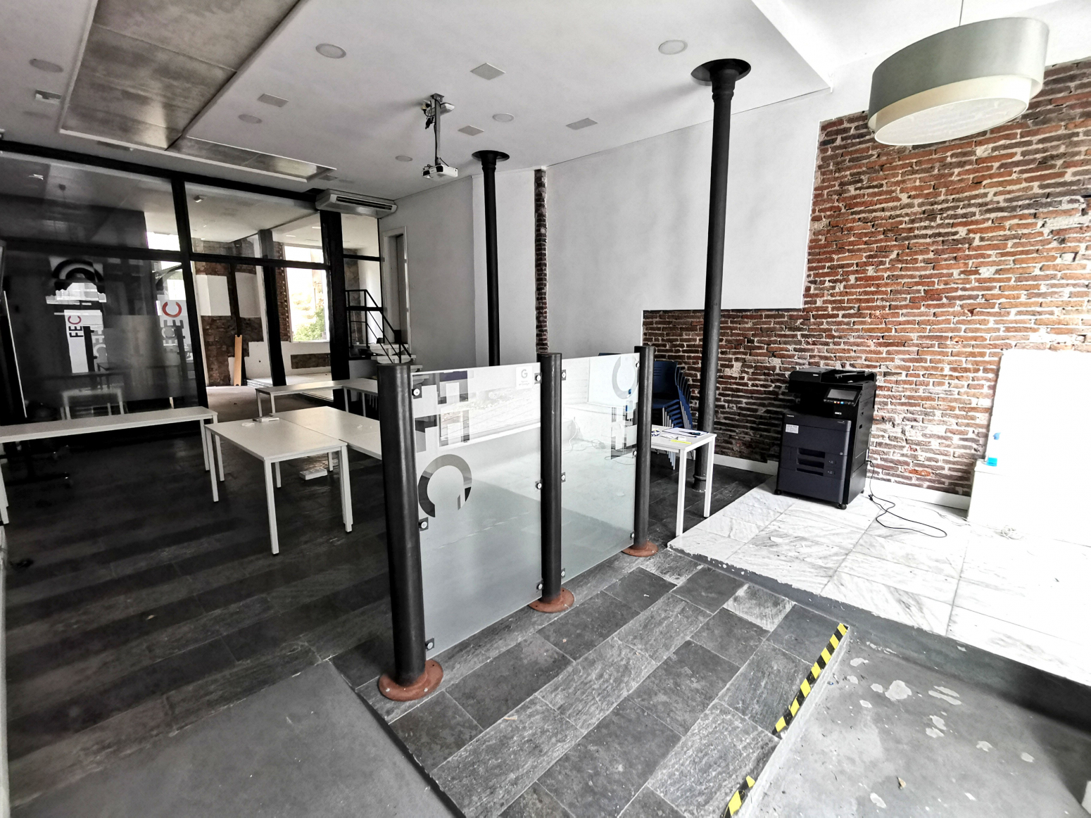 Se alquila local comercial en el centro de Santander, en la calle Isabel la Católica
