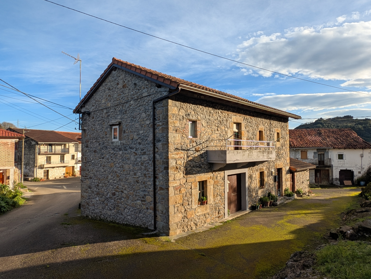 GRAN CASA DE PIEDRA PARA ACTUALIZAR EN CARASA
