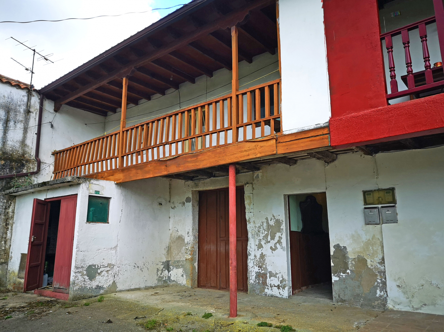 Casa de pueblo con 27.000 m2 de finca en venta