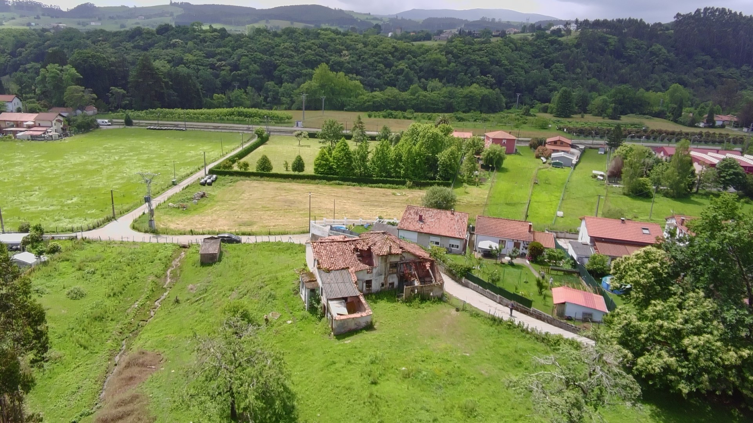 CASA Y TERRENO EN VILLAPRESETE (REOCIN)
