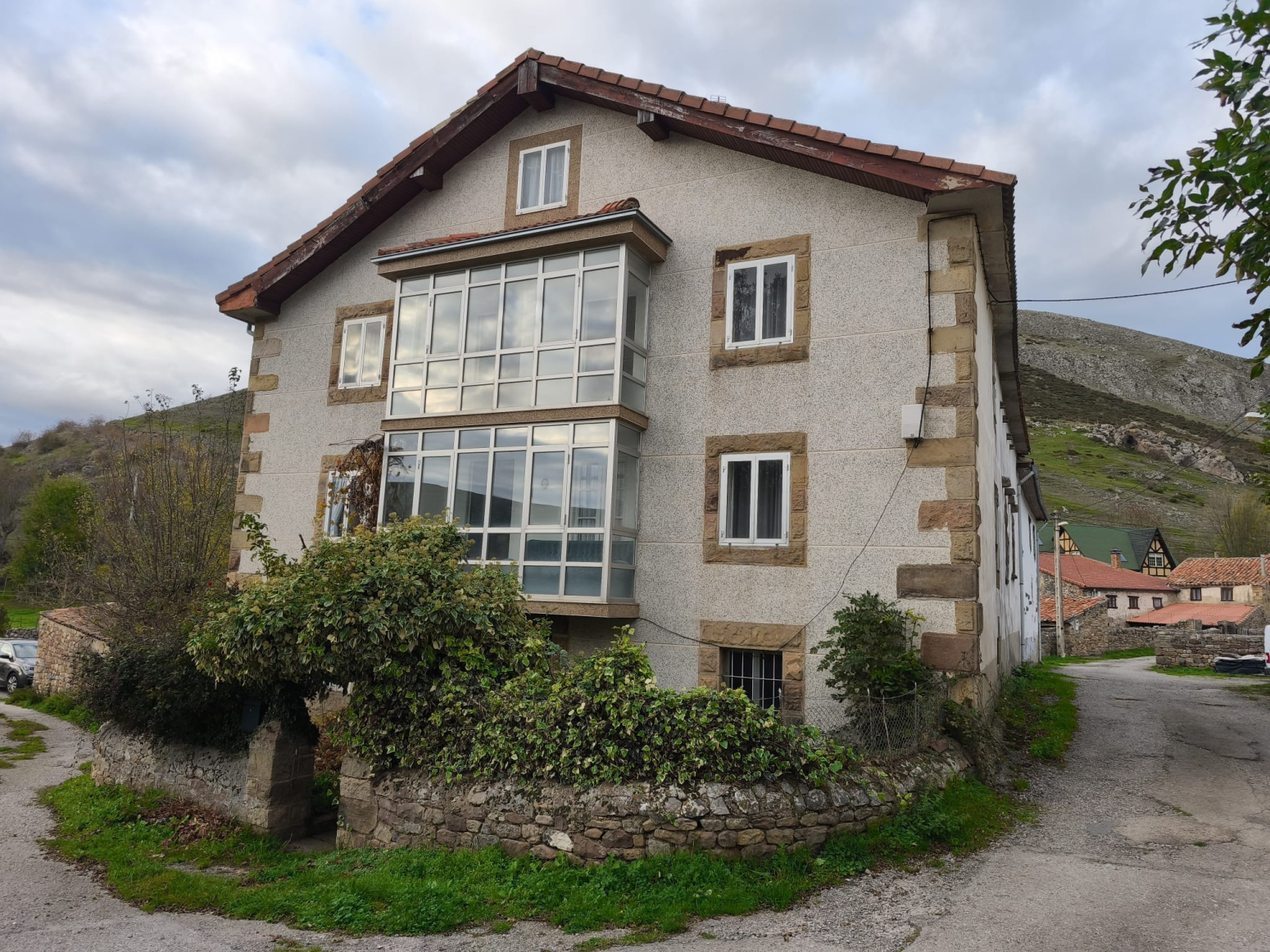 CASA PAREADA A LA VENTA EN ARGÜESO