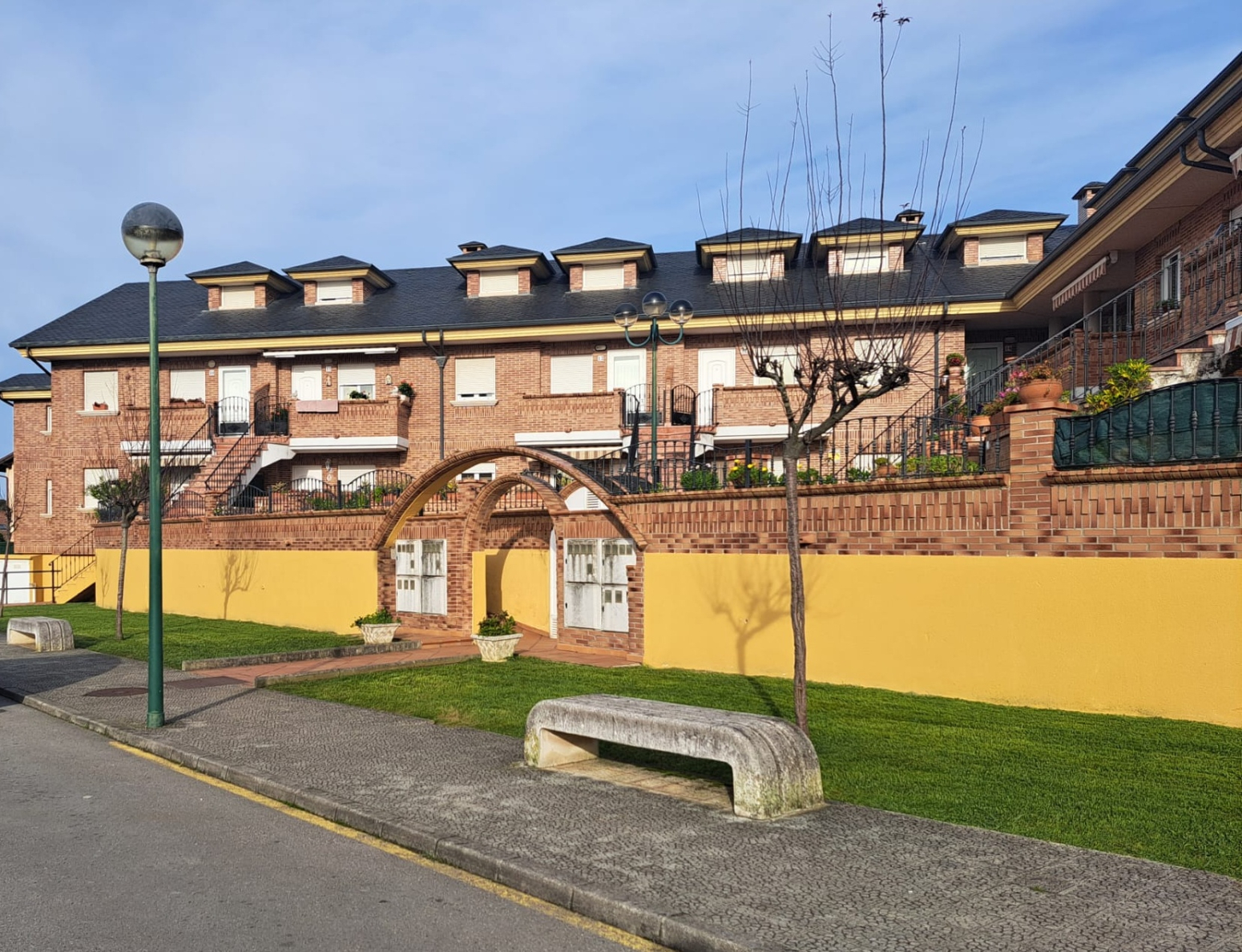 DÚPLEX DE 4 HABITACIONES CON GARAJE EN CUCHIA