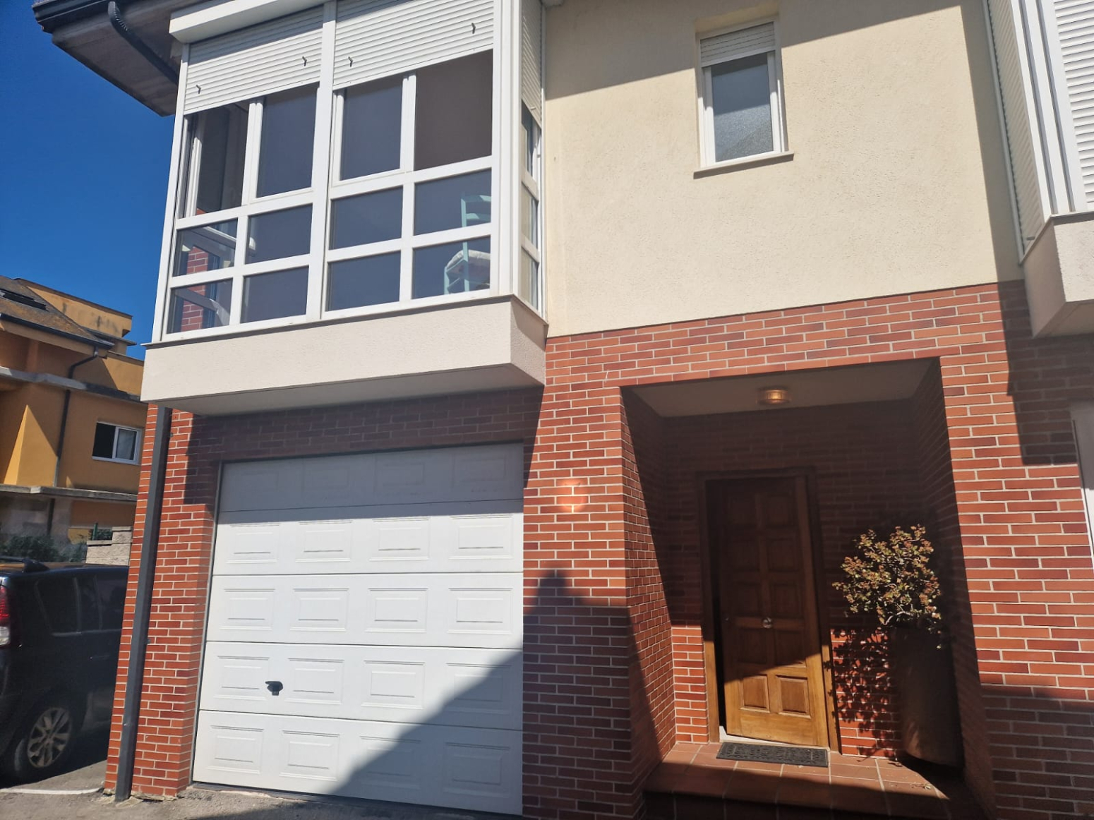 CHALET PAREADO EN CUDON 