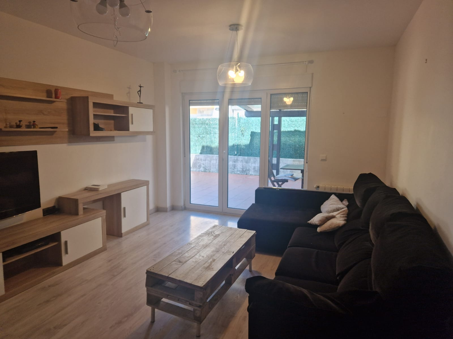 CHALET PAREADO EN CUDON 