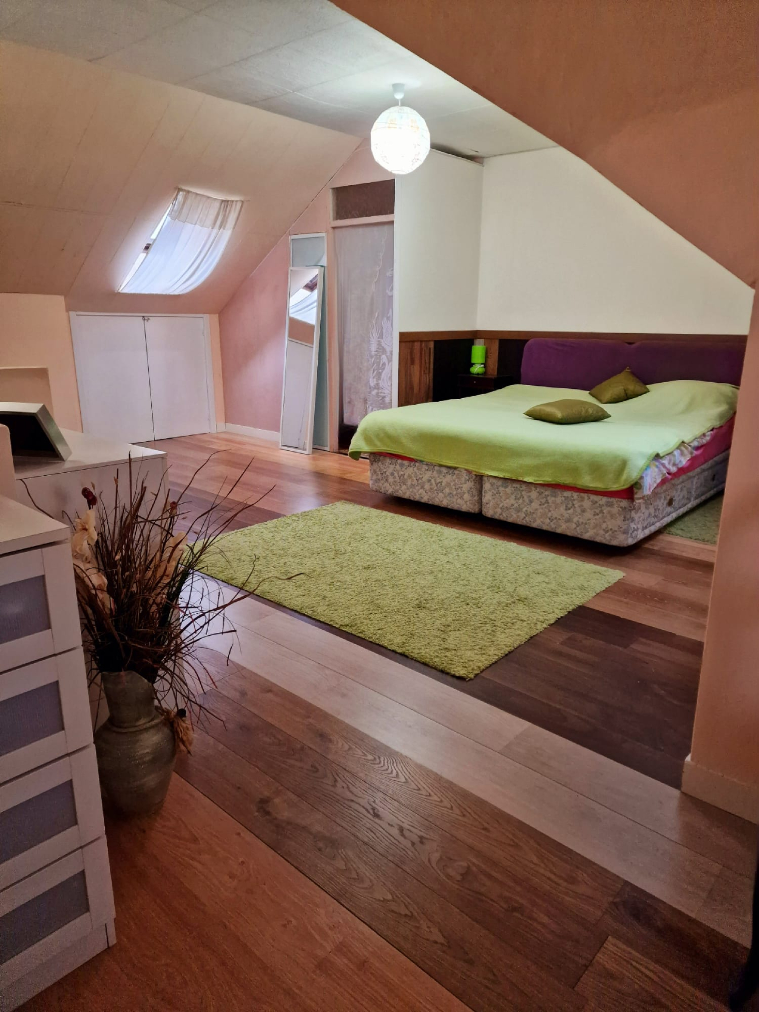 CHALET PAREADO EN RENEDO DE 169m² DISTRIBUIDOS EN 3 PLANTAS CON 4 HABITACIONES, 3 BAÑOS Y GARAJE